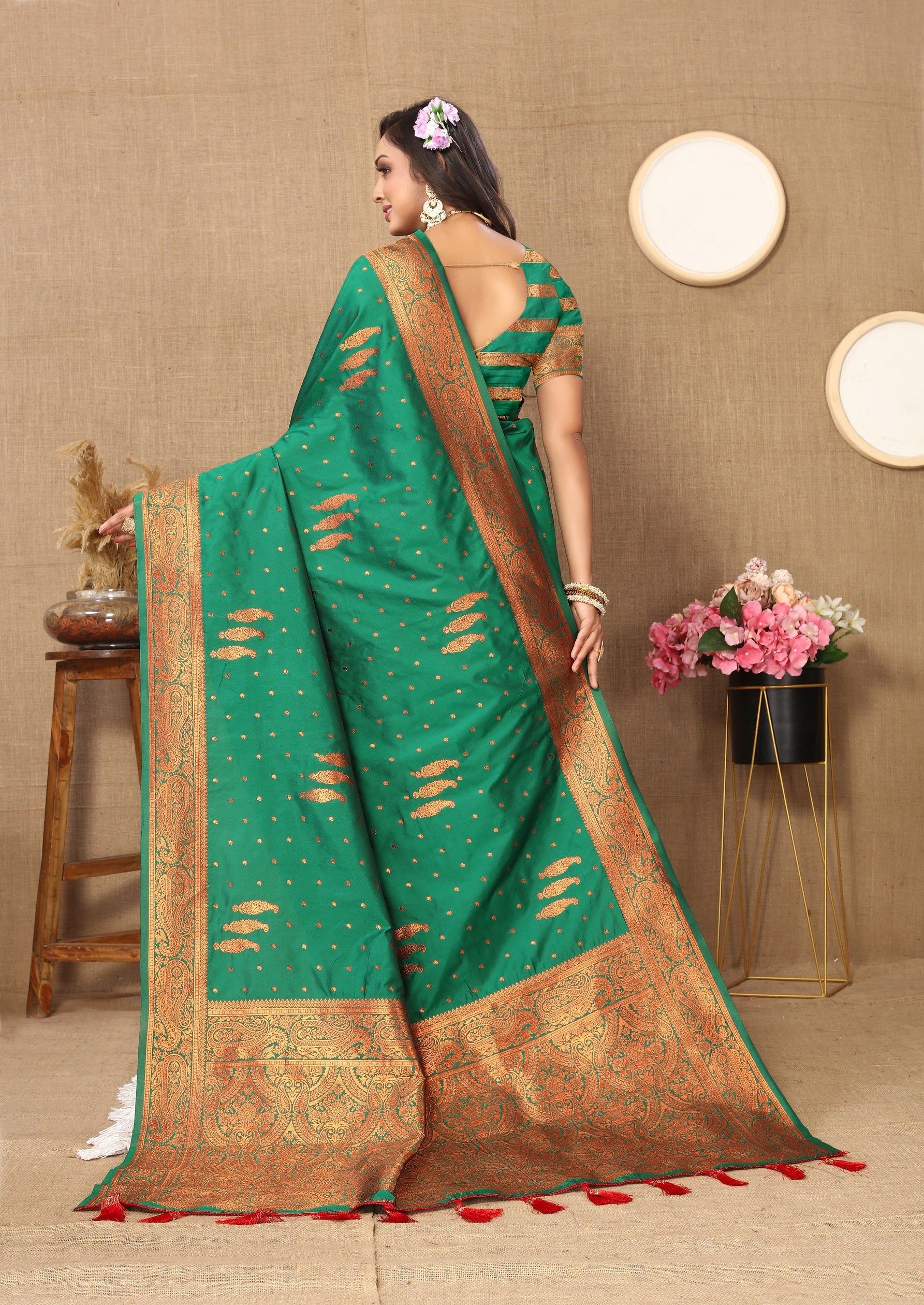 Vedant Vastram Green Color Banarasi Silk Saree - Green | Swadesiicart