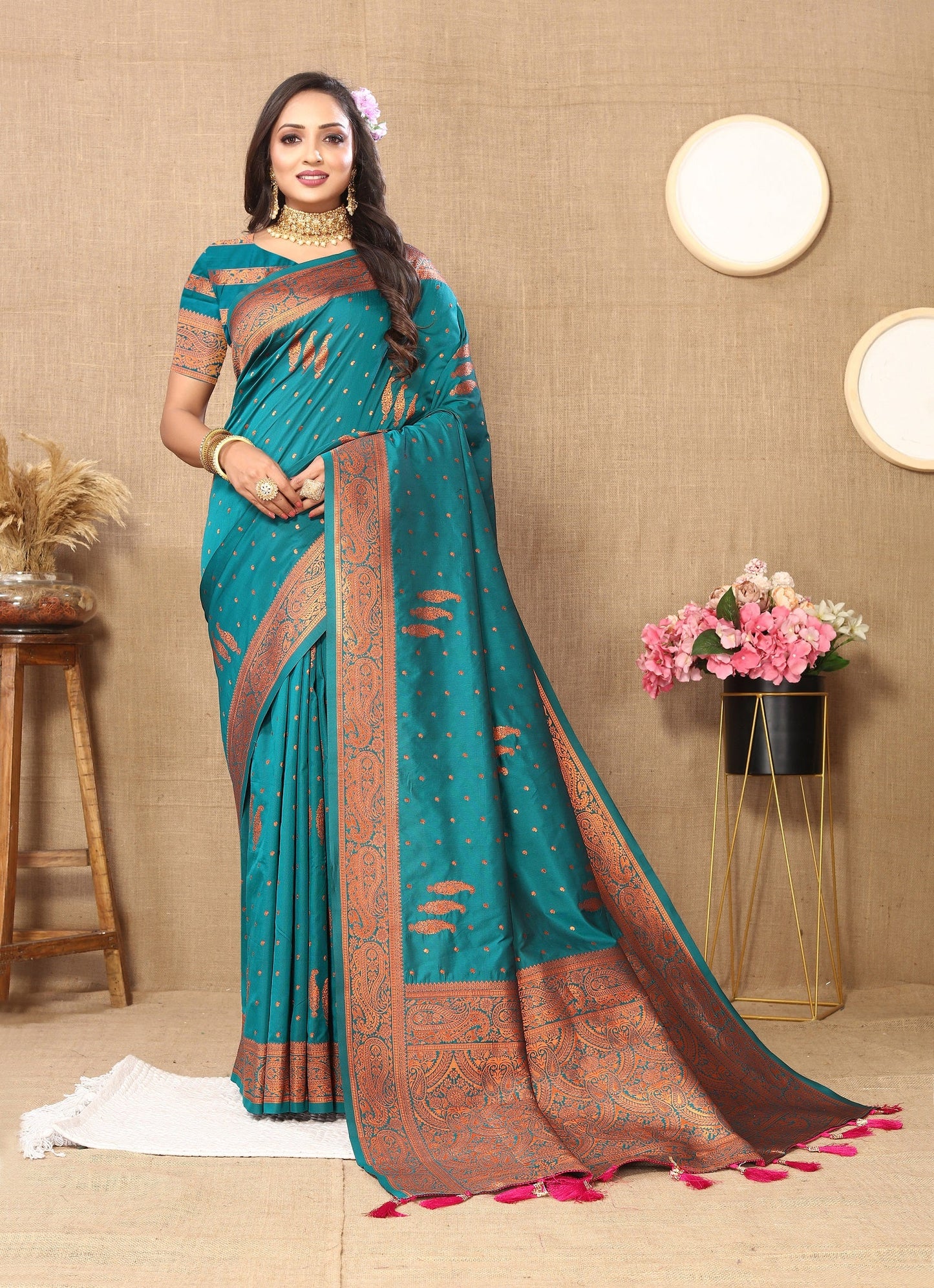 Vedant Vastram See Green Color Banarasi Silk Saree - See Green | Swadesiicart