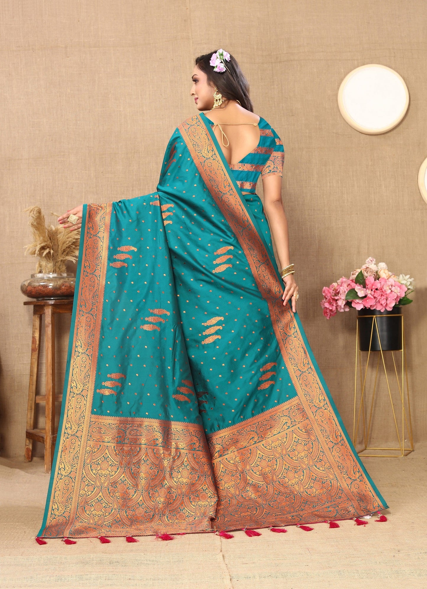 Vedant Vastram See Green Color Banarasi Silk Saree - See Green | Swadesiicart