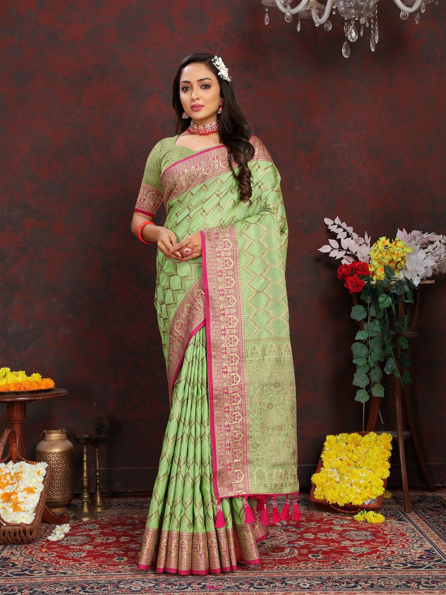 Vedant Vastram Parrot Color Banarasi Silk Saree - Parrot | Swadesiicart