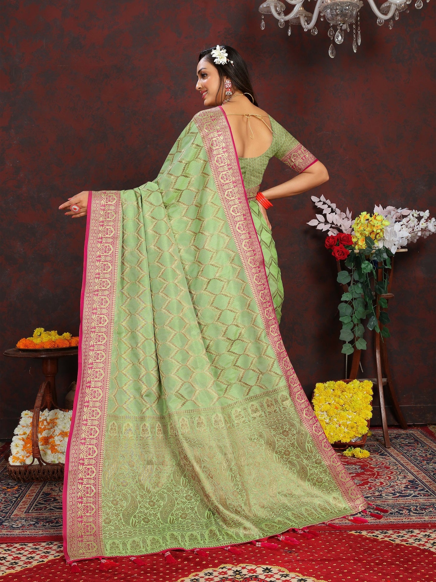 Vedant Vastram Parrot Color Banarasi Silk Saree - Parrot | Swadesiicart
