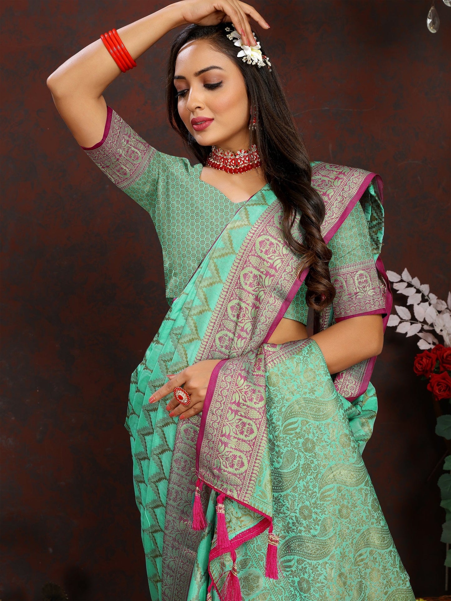 Vedant Vastram See Green Color Banarasi Silk Saree - See Green | Swadesiicart