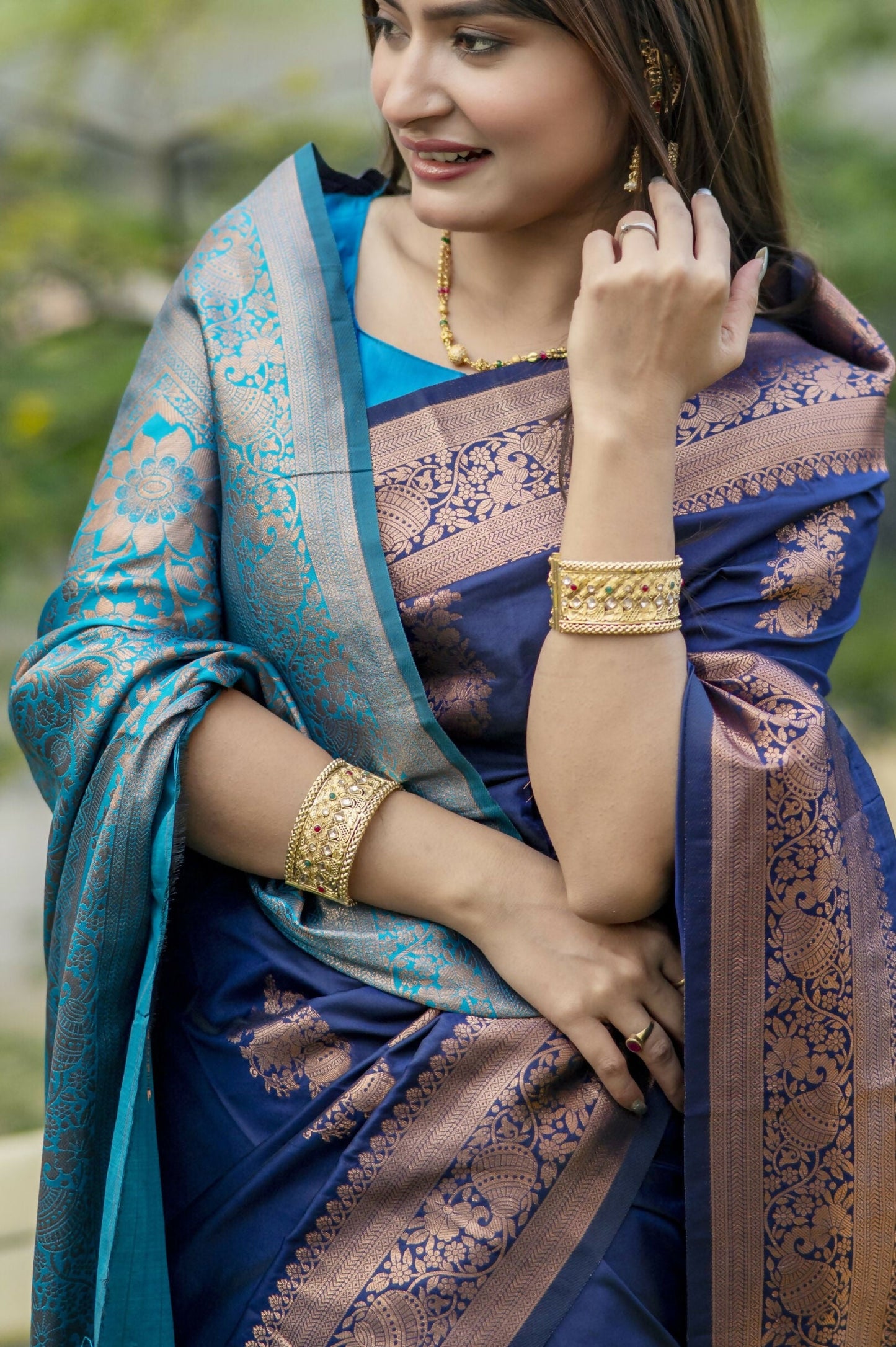 Vishnu Weaves Women's Navy Banarasi Silk Saree with Blouse - Swadesiicart