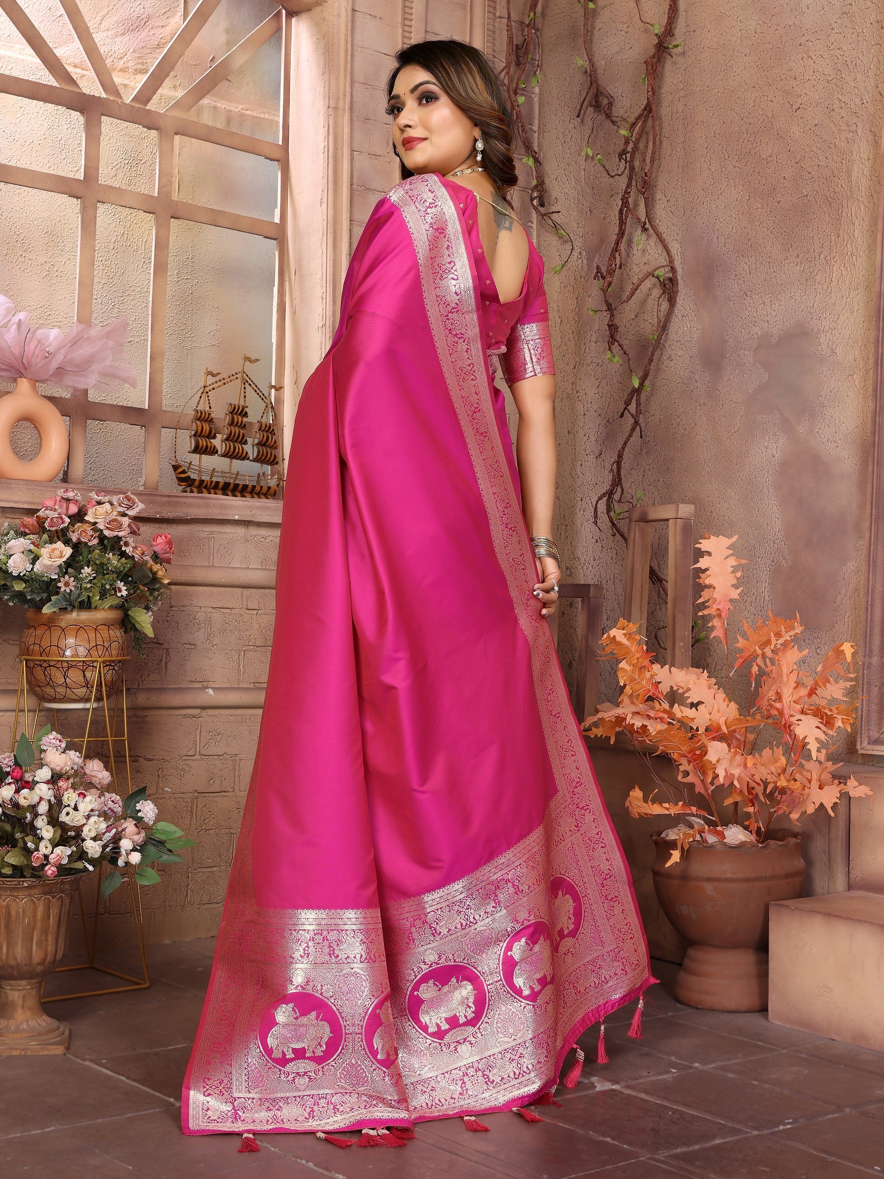 Vedant Vastram Soft Litchi Silk Banarasi Silk Saree - Magenta | Swadesiicart