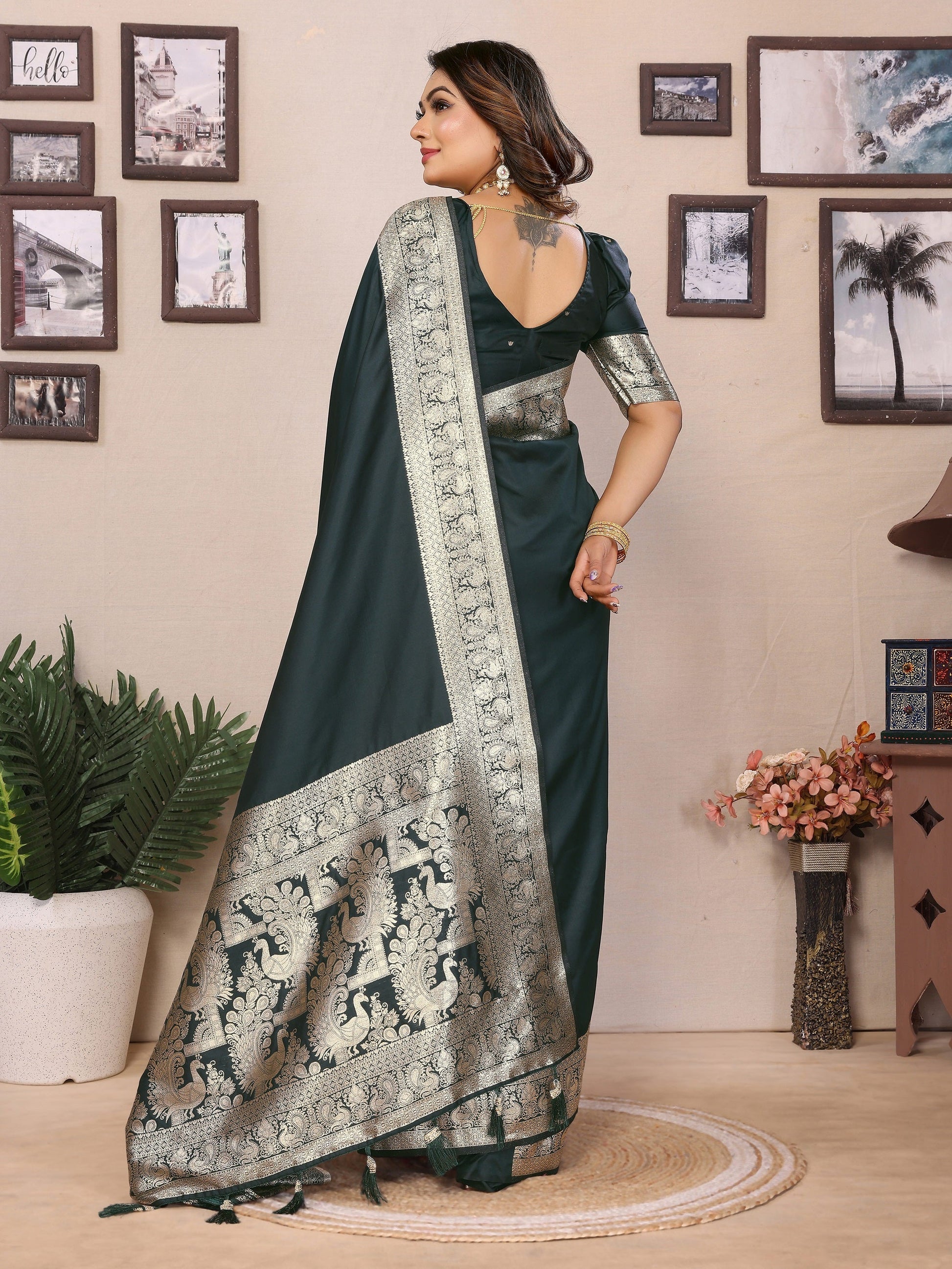 Vedant Vastram Soft Litchi Silk Banarasi Silk Saree - Green | Swadesiicart