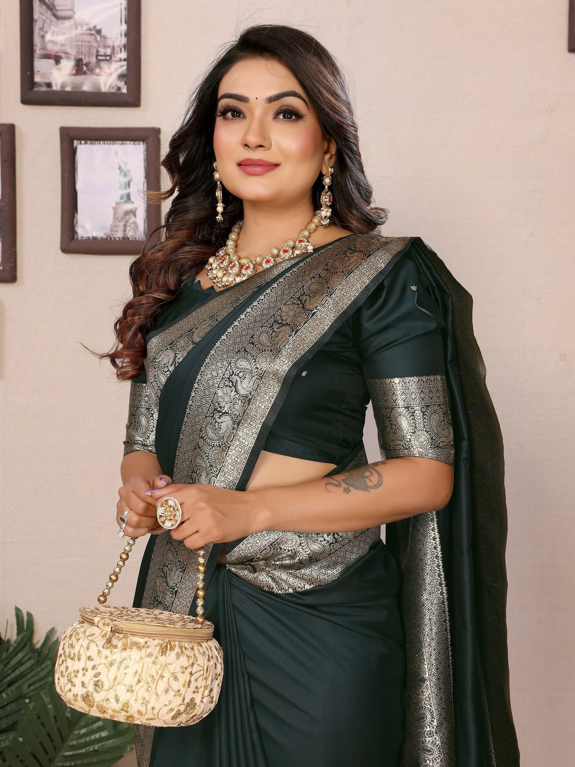 Vedant Vastram Soft Litchi Silk Banarasi Silk Saree - Green | Swadesiicart