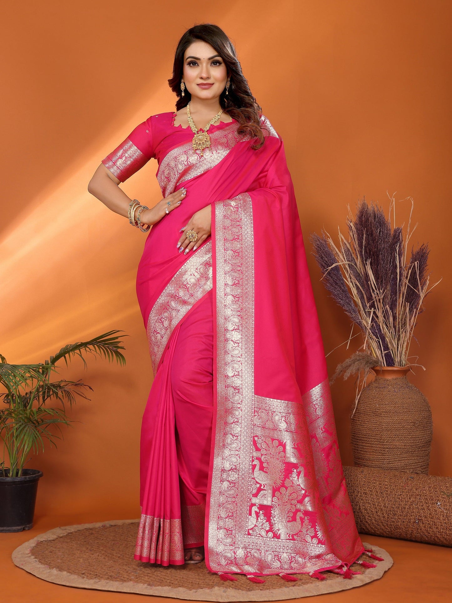 Vedant Vastram Soft Litchi Silk Banarasi Silk Saree - Magenta | Swadesiicart