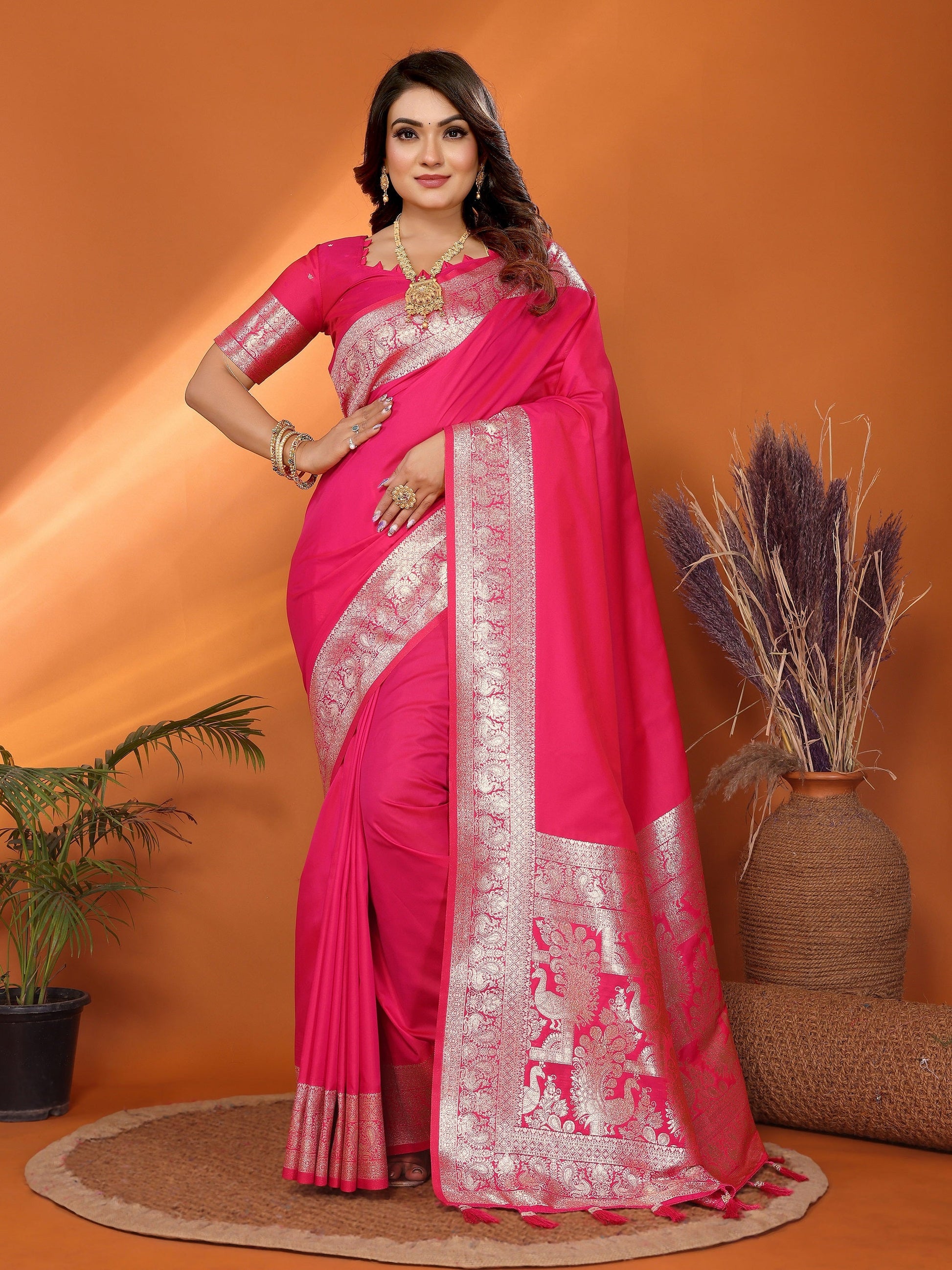 Vedant Vastram Soft Litchi Silk Banarasi Silk Saree - Magenta | Swadesiicart