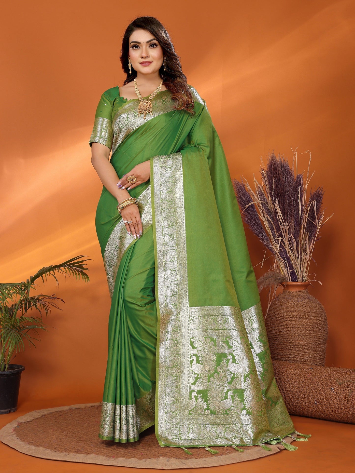 Vedant Vastram Soft Litchi Silk Banarasi Silk Saree - Mahendi | Swadesiicart