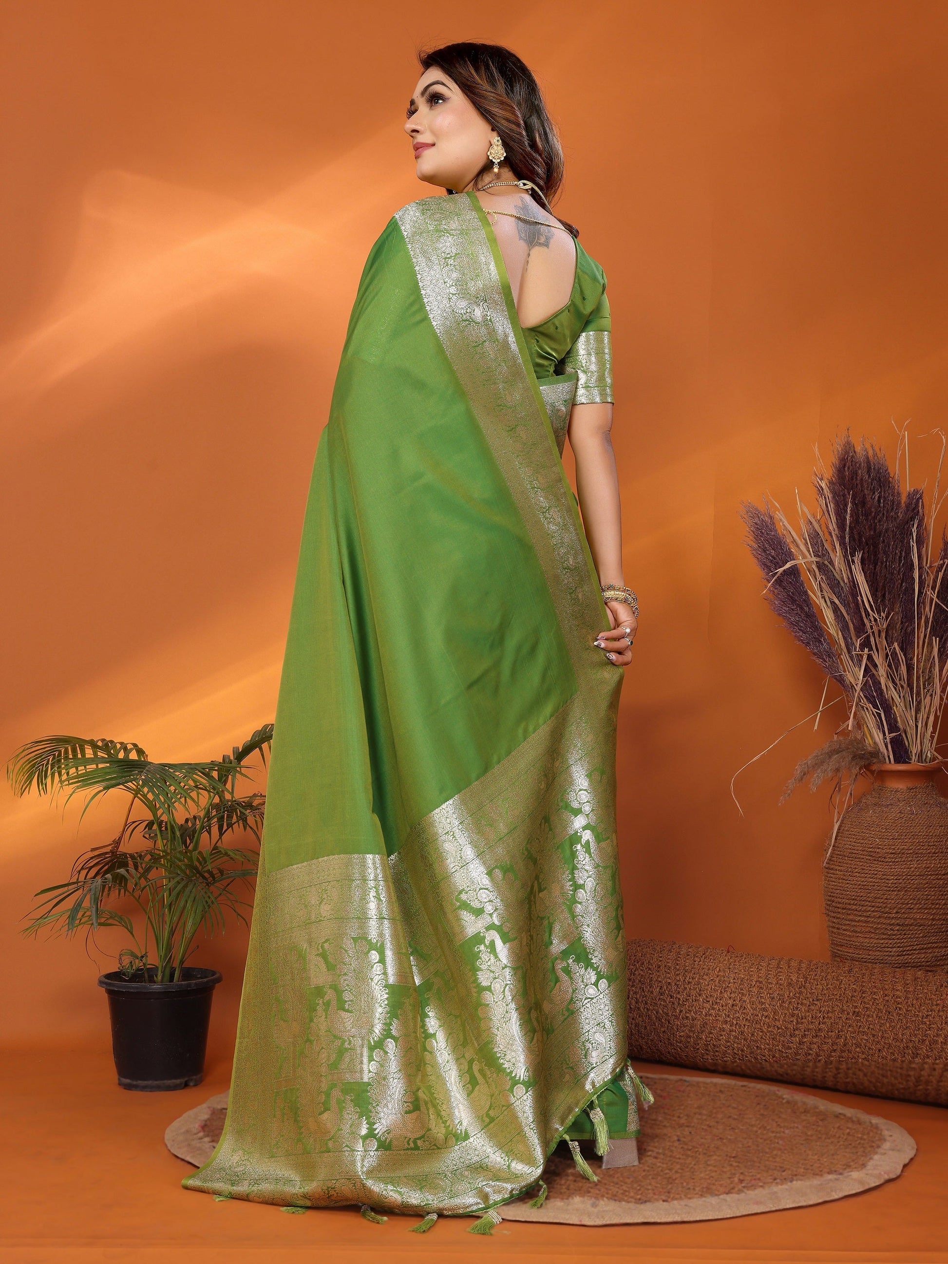 Vedant Vastram Soft Litchi Silk Banarasi Silk Saree - Mahendi | Swadesiicart