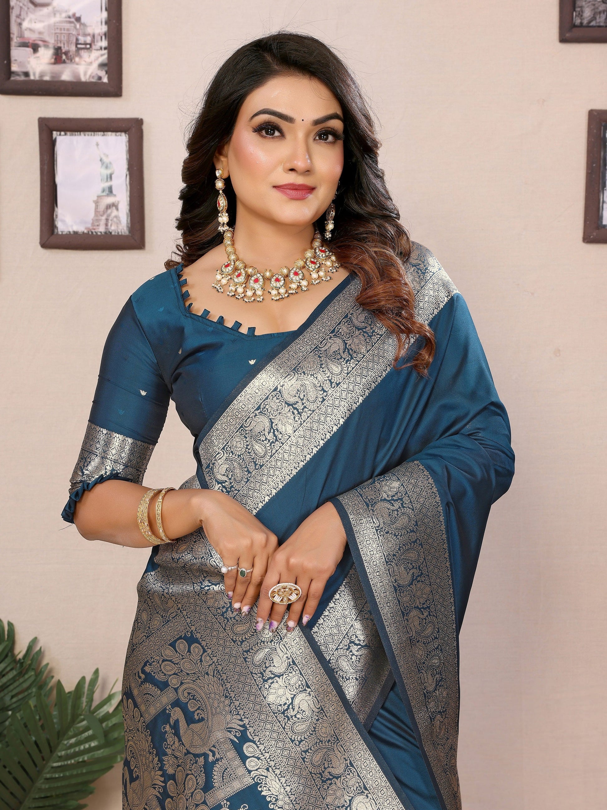 Vedant Vastram Soft Litchi Silk Banarasi Silk Saree - Morpich | Swadesiicart