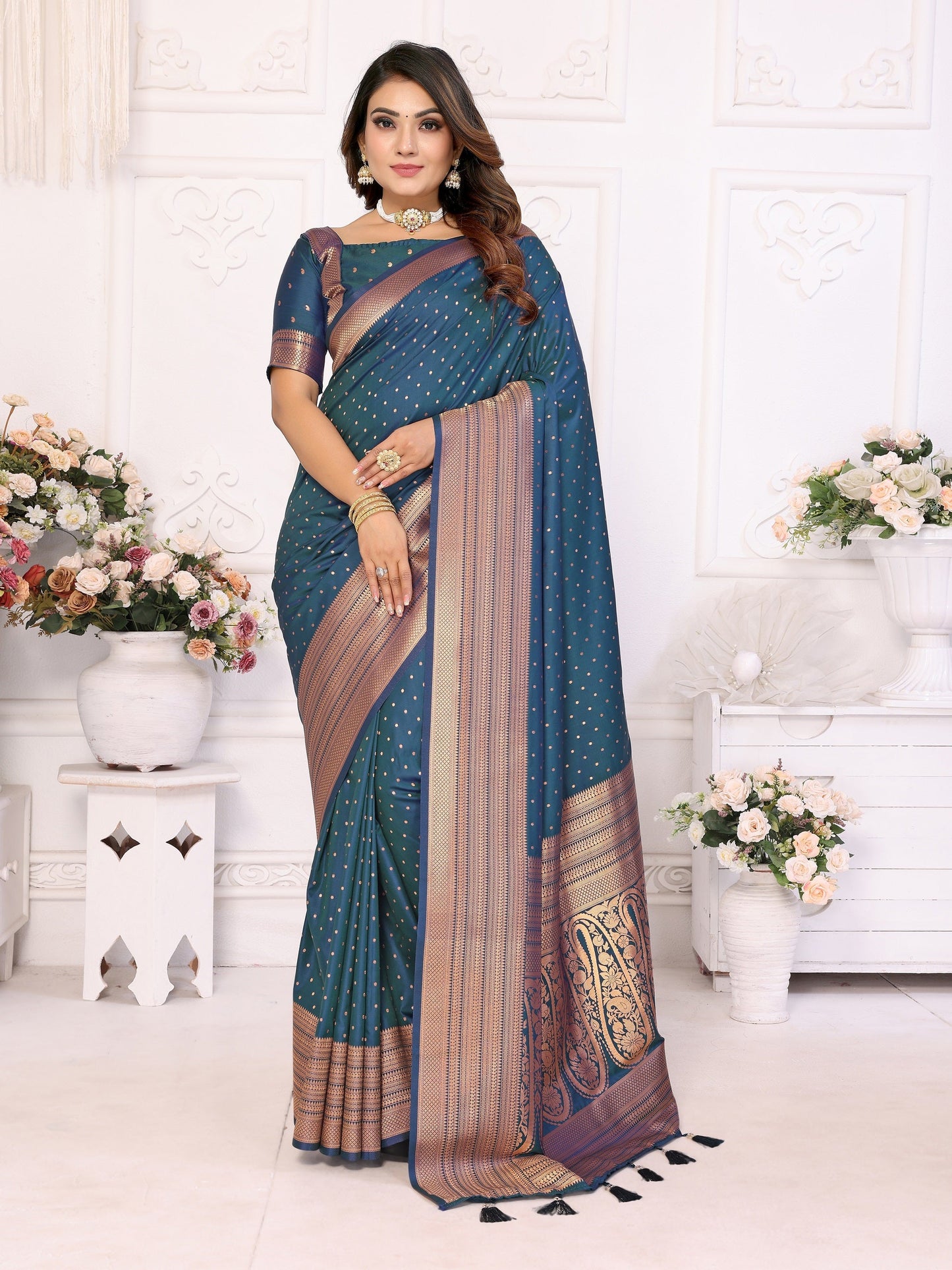 Vedant Vastram Soft Litchi Silk Banarasi Silk Saree - Navy | Swadesiicart