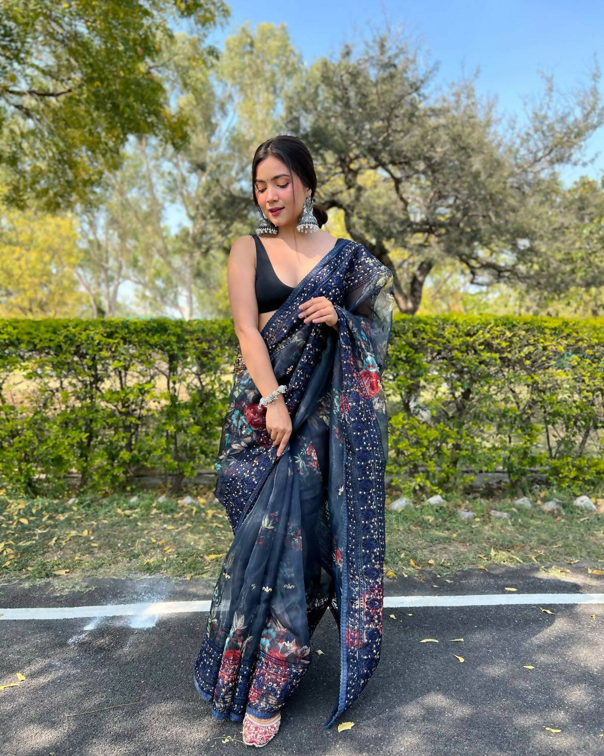 Vamsee Navy Blue Organza Saree - Swadesiicart