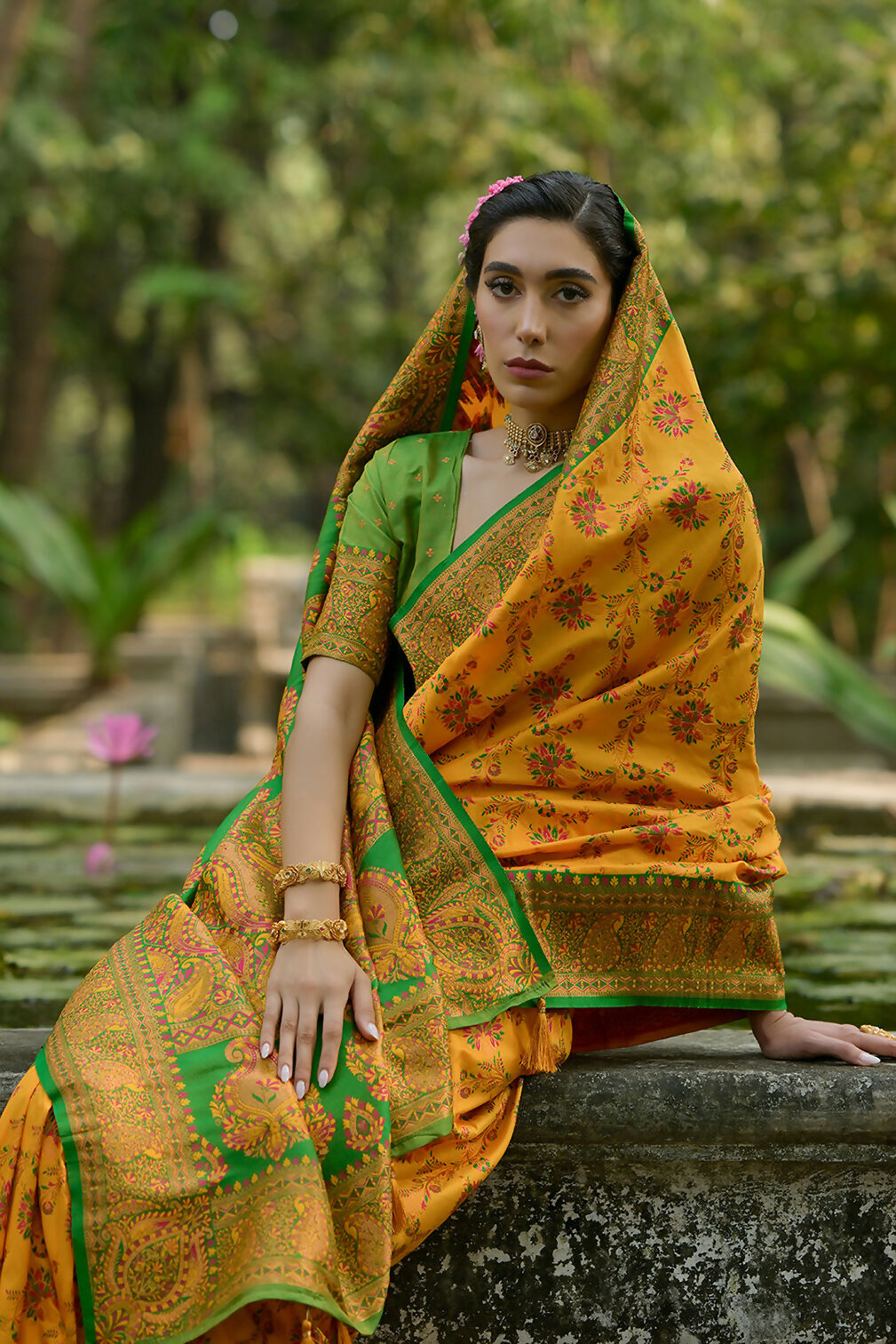 Vishnu Weaves Women's Yellow Pashmina Silk Thread Woven Saree with Blouse - Swadesiicart