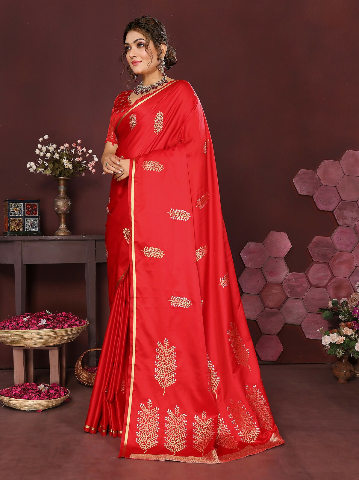 Joban Fashion Red Floral Motifs Banarasi Silk Sarees | Swadesiicart