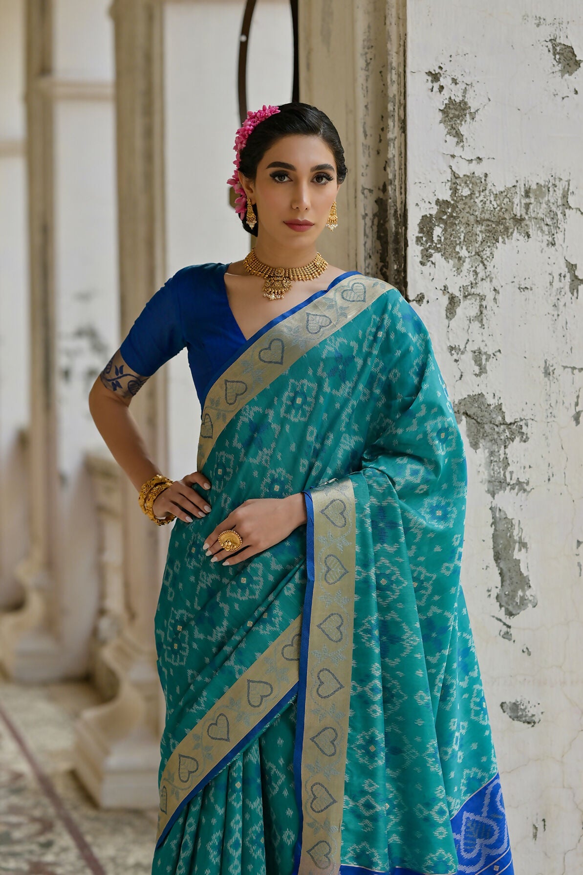 Vishnu Weaves Women's Firozi Raw Silk Thread Ikkat Woven Saree with Blouse - Swadesiicart