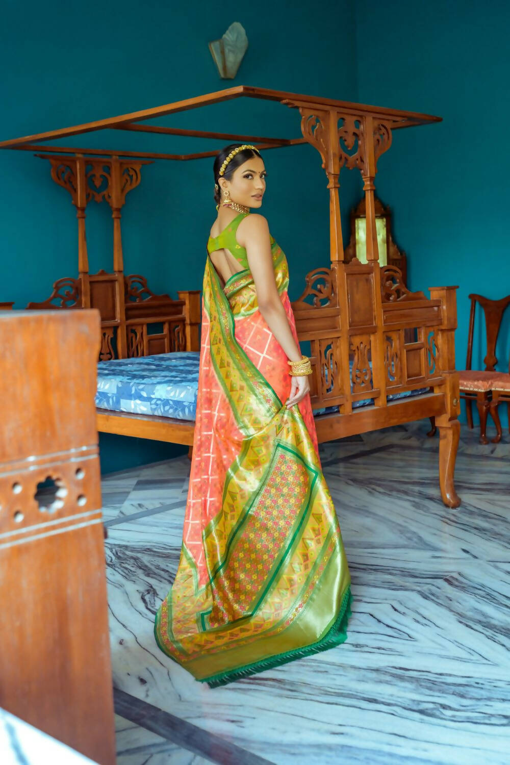 Vishnu Weaves Women's Gajri Patola Banarasi Silk Meenakari Zari Woven Saree with Blouse - Swadesiicart