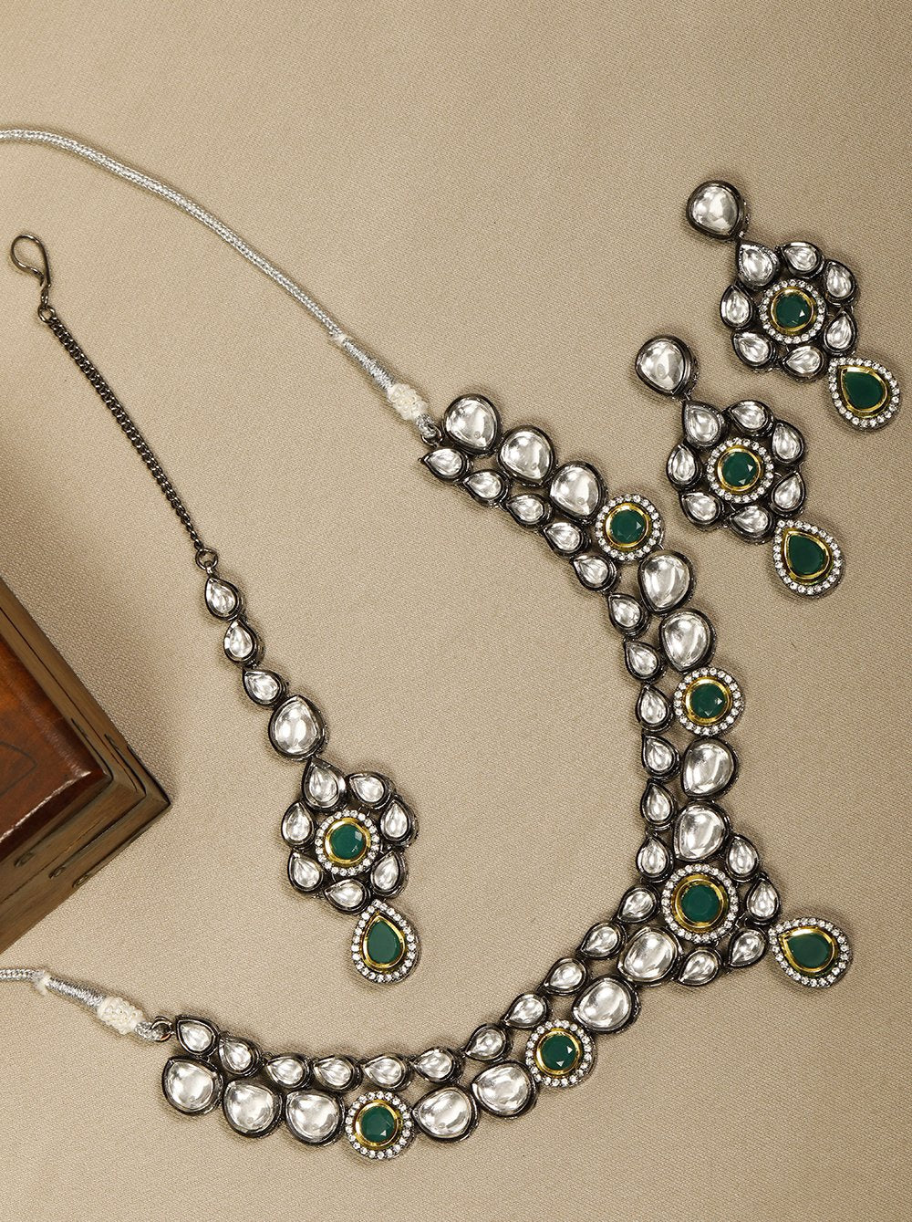 Priyaasi Women Black Kundan Emerald Stones Jewellery Set - Noz2Toz