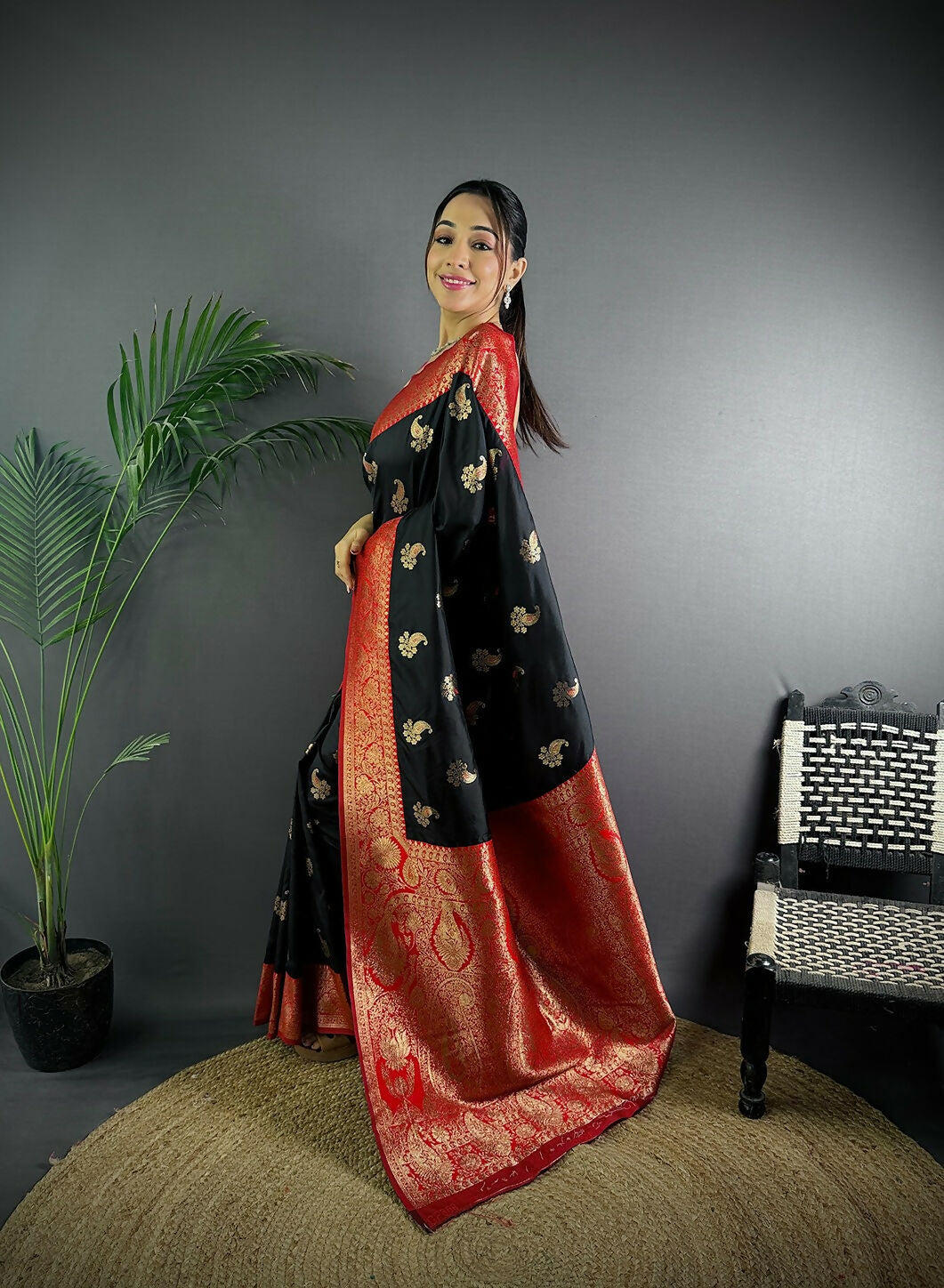Joban Fashion Banarasi Black Woven Butti Soft Silk Saree | Swadesiicart