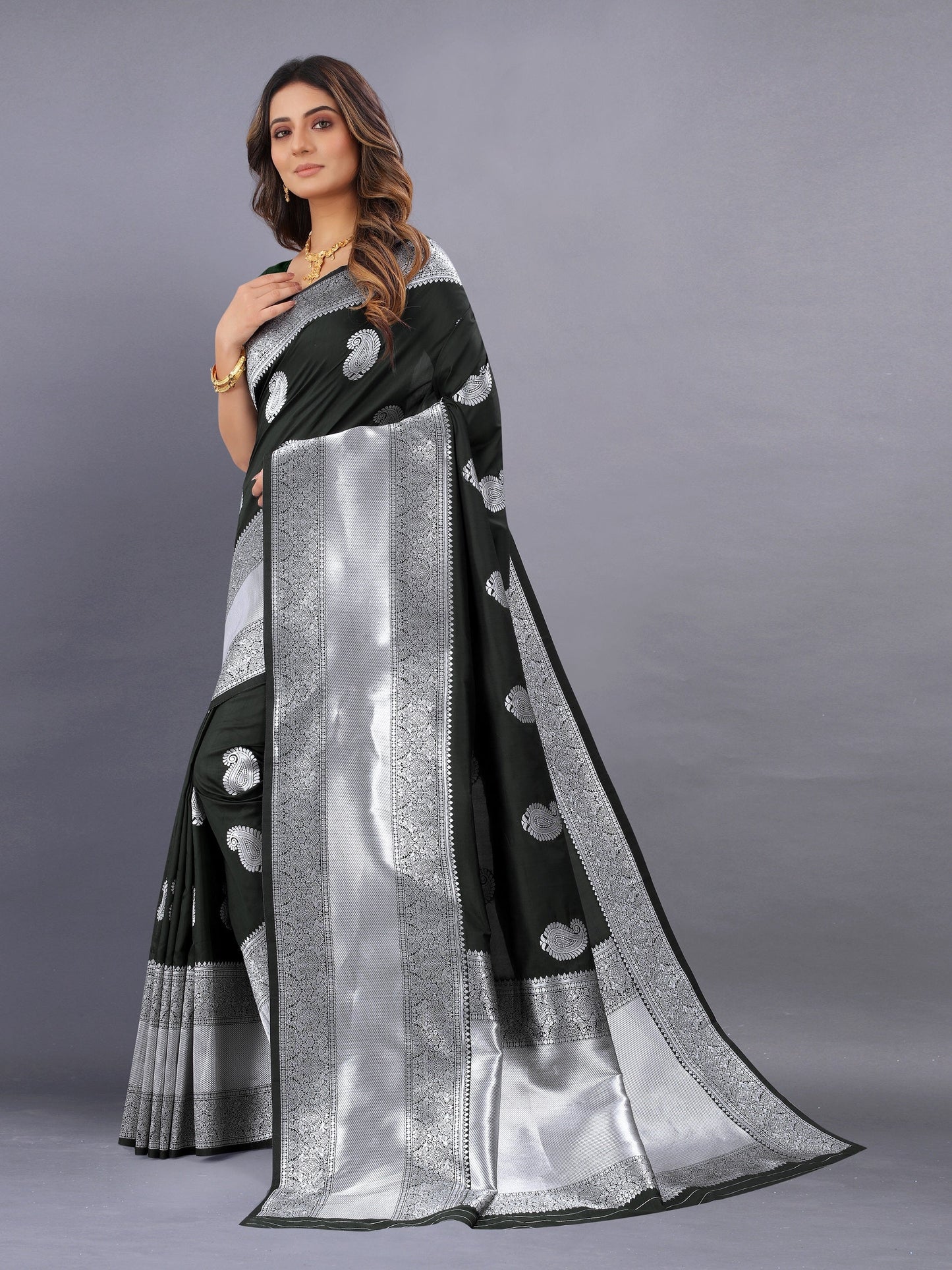 Vedant Vastram Soft Litchi Silk Banarasi Silk Saree - Black | Swadesiicart