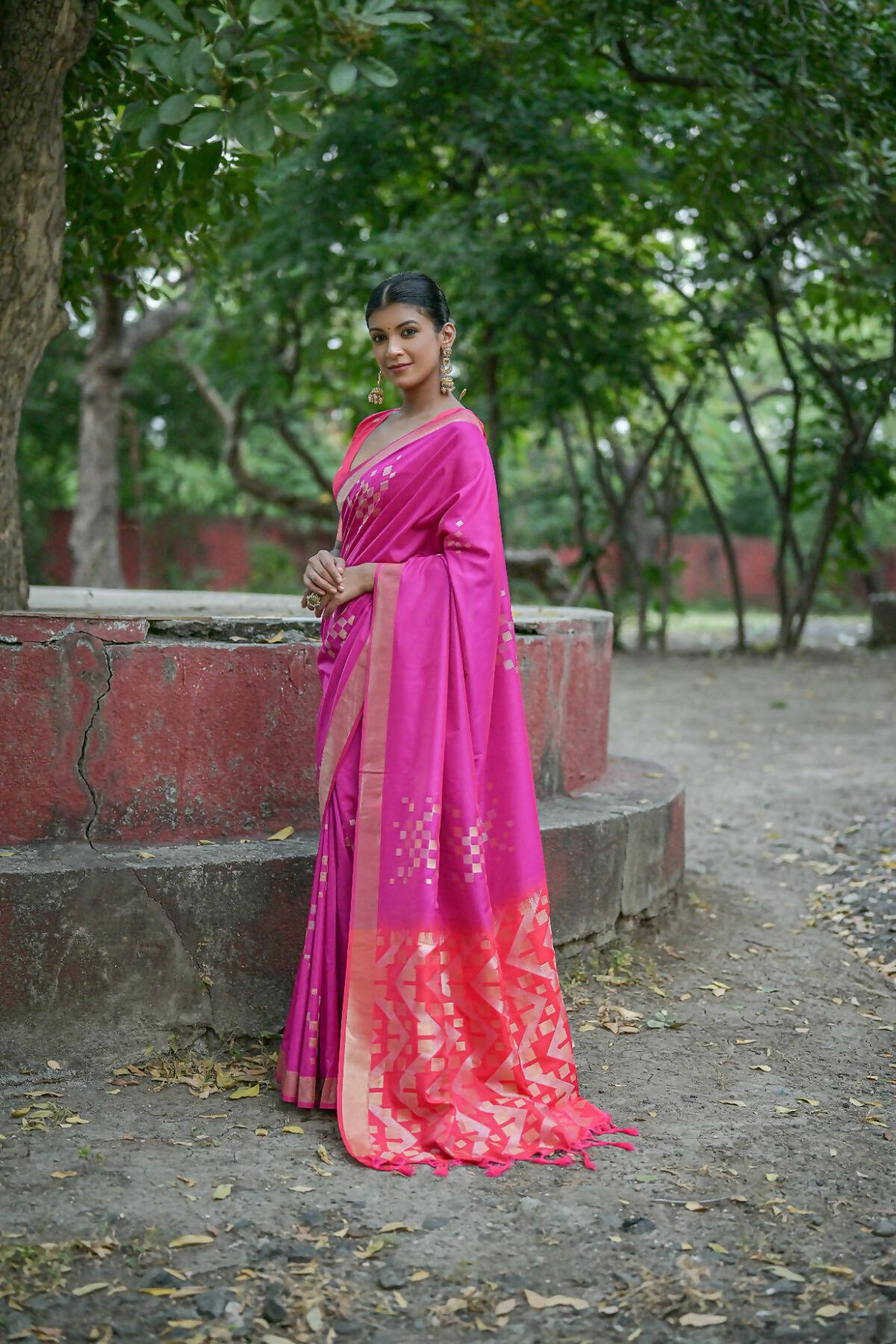 Vishnu Weaves Women's Wine Soft Silk Zari Woven Saree with Blouse - Swadesiicart