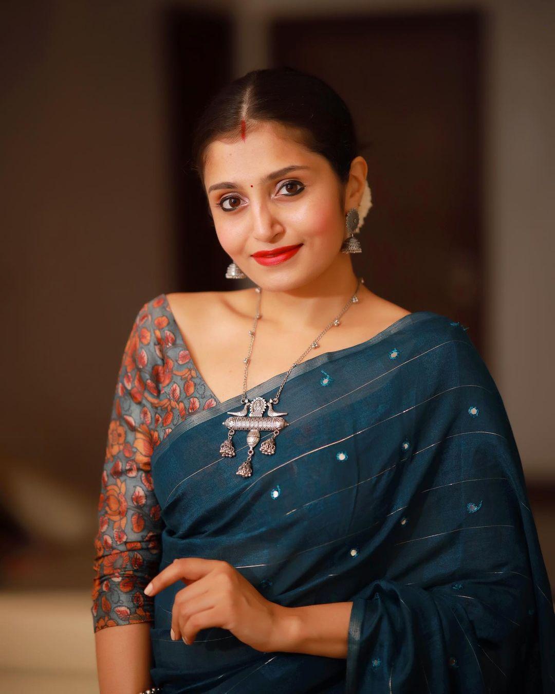 Blue Pure Linen Ethnic Motifs Saree with Unstitched Blouse - Hiral Fashion | Swadesiicart