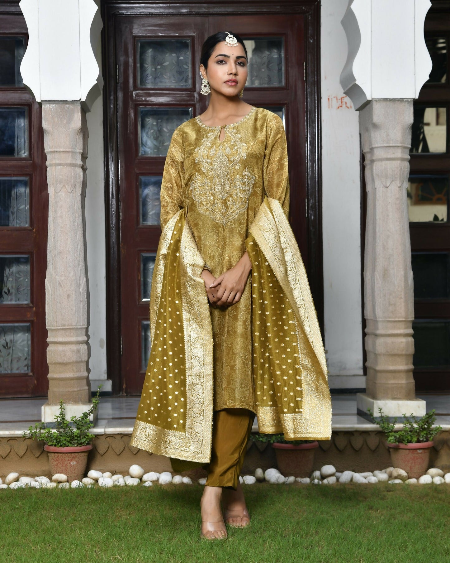 Vaasva Women's Digital Printed Tissue Suit Set With Solid Pant & Brocade Dupatta | Swadesiicart