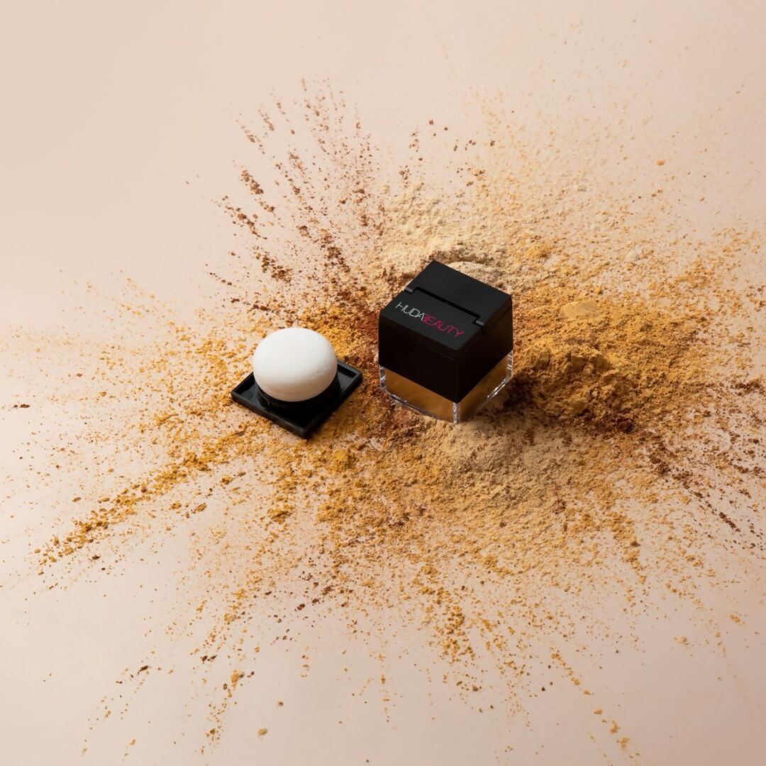 Huda Beauty Easy Bake Loose Setting Powder Mini - Banana Bread | Swadesiicart