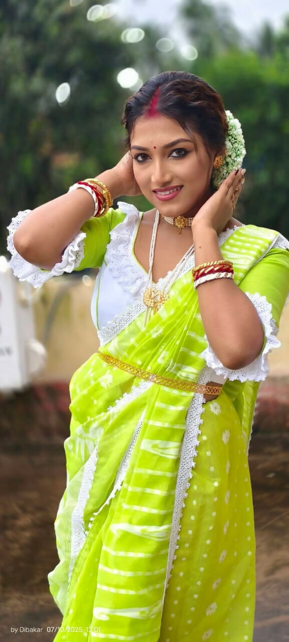 Exclusive Collection Beautiful Parrot Green Jaal Jamdani Saree - Swadesiicart