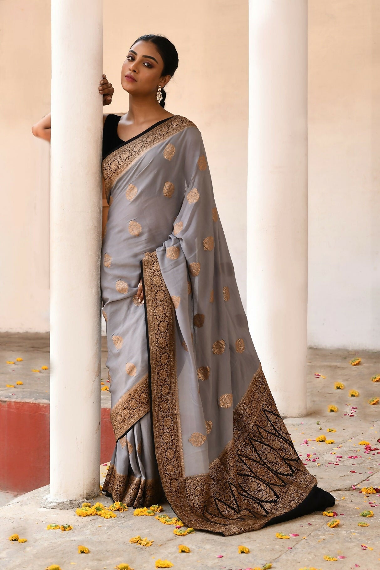 Joban Fashion Grey Crepe Chiffon Pure Handloom Banarasi Silk Saree | Swadesiicart