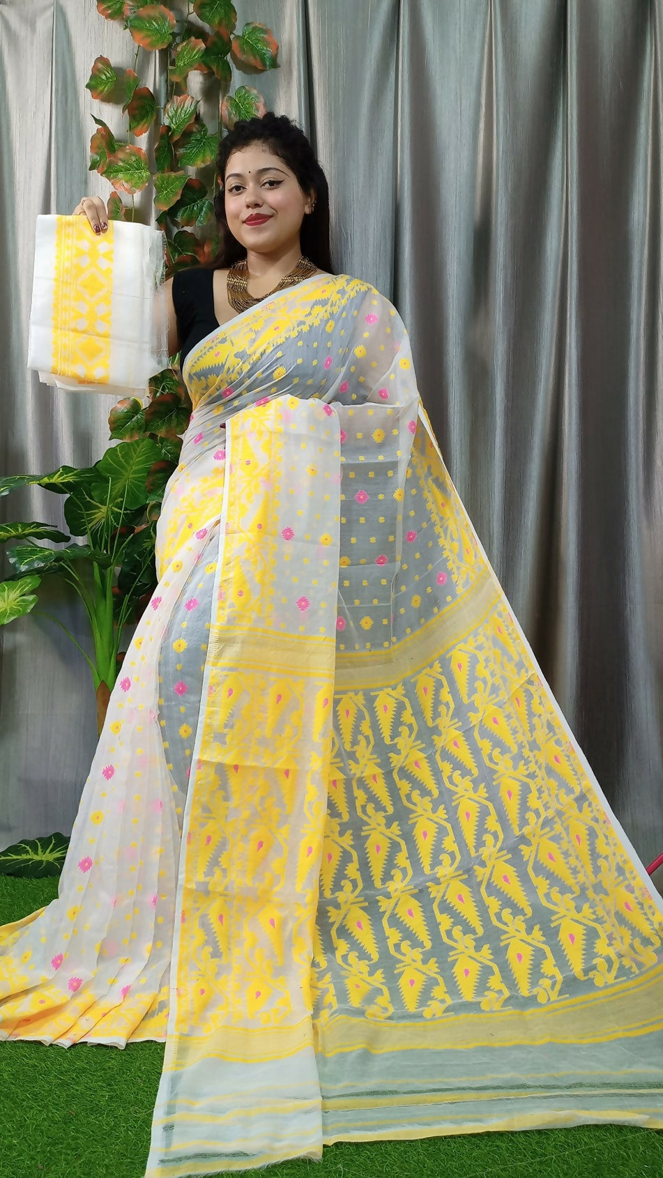 Exclusive Collection Off White Beautiful Jamdani Collection Saree - Swadesiicart