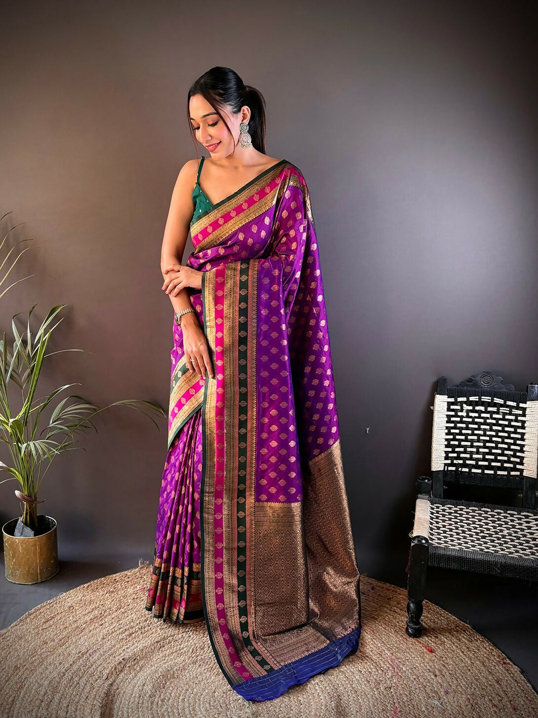 Joban Fashion Green Butti Banarasi Silk Sarees | Swadesiicart