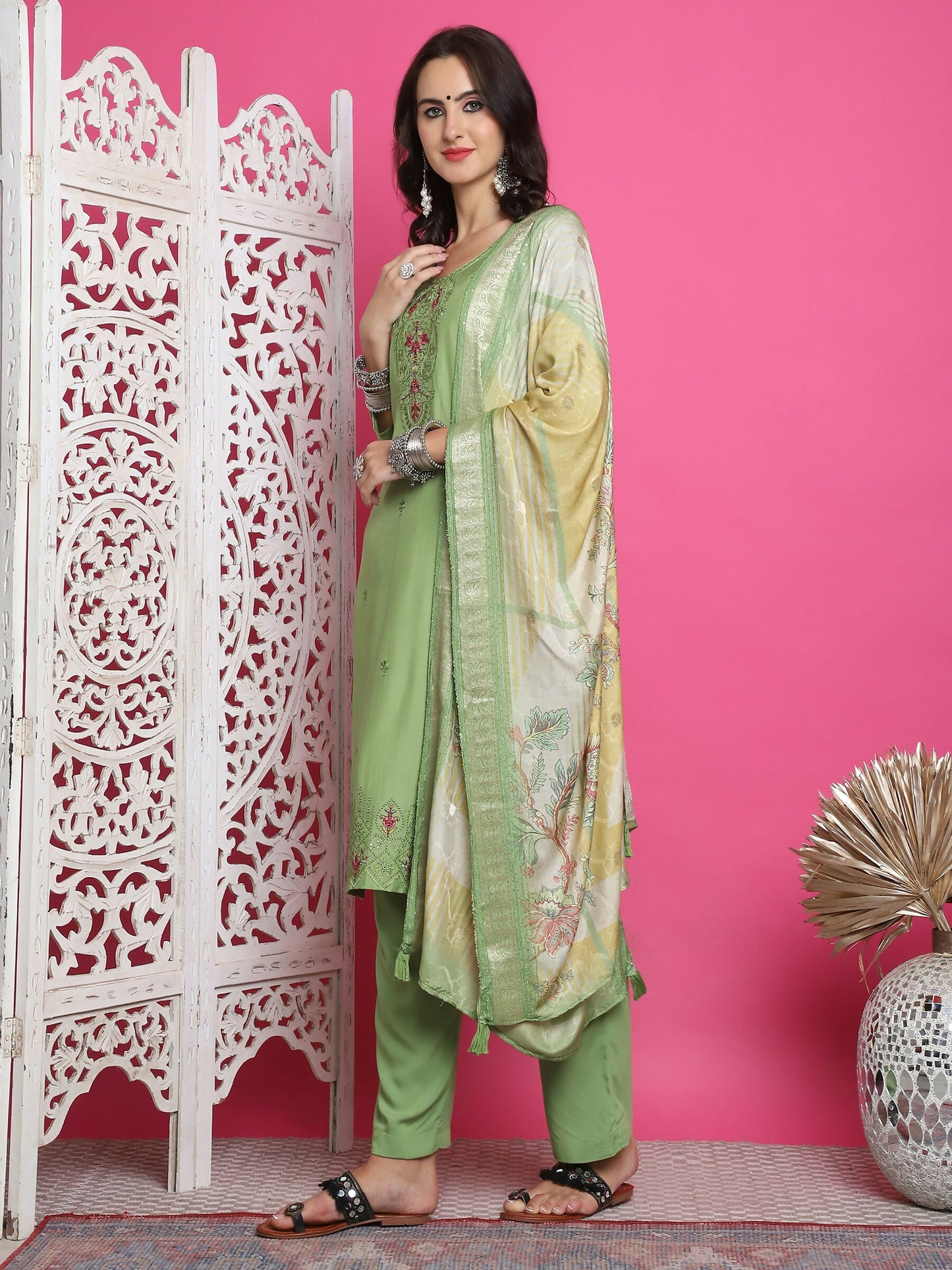 Jyoti Fashion Women's Green Muslin Floral Resham Embroidery Kurta with Trouser & Dupatta | Swadesiicart