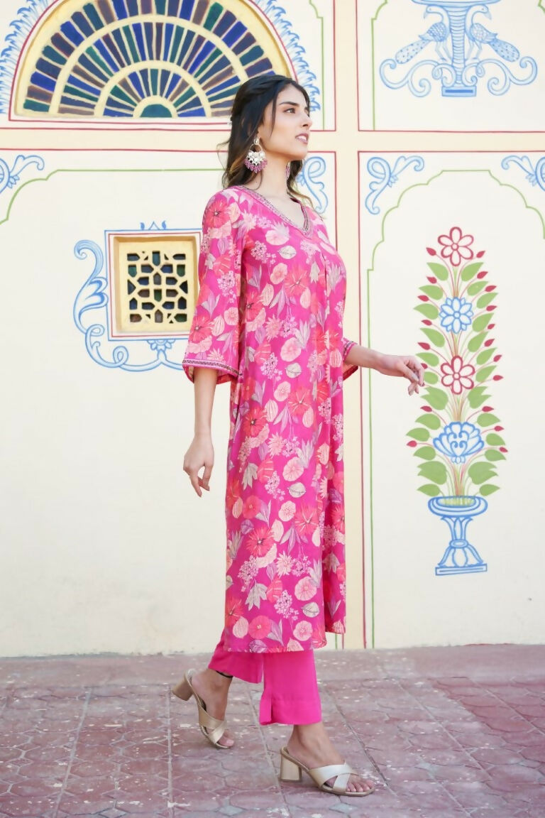 Vaasva Women Pink Muslin Pleated Kurta & Pant Clothing Set | Swadesiicart