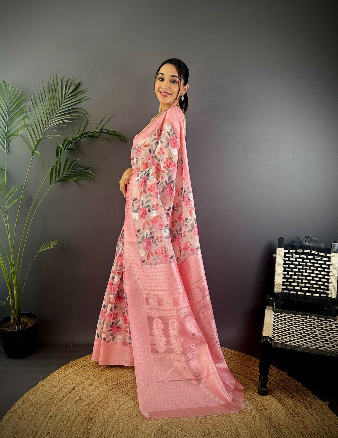 Joban Fashion Baby Pink Floral Motifs Banarasi Silk Sarees | Swadesiicart
