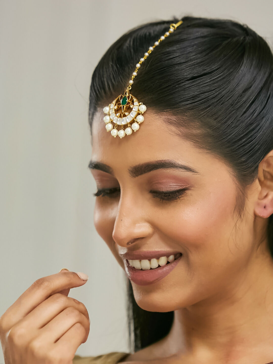 Nuyug 22K Gold-Plated Green Stone & Kundan Studded with Pearl Drop Maang Tikka Head Jewellery | Swadesiicart