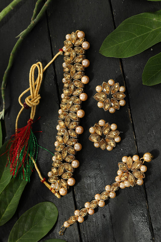 Mominos Fashion Johar Kamal Gold-Polished Brass Finish Kundan/Pearls Choker For Women (Golden) | Swadesiicart