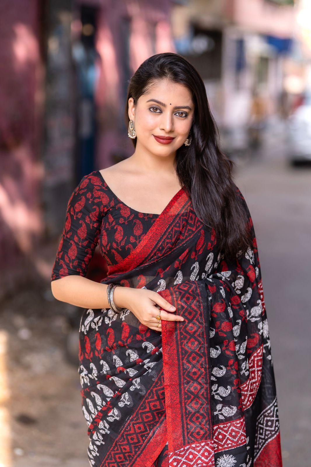 Red Linen Blend Ethnic Motifs Saree with Unstitched Blouse - Hiral Fashion | Swadesiicart