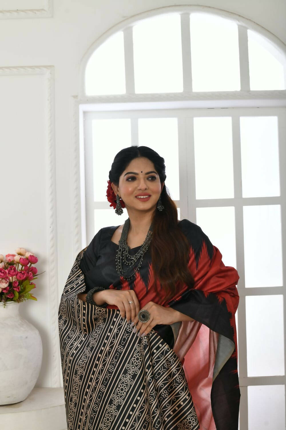 Vishnu Weaves Women's Red Tussar Silk Temple Print Saree with Blouse - Swadesiicart