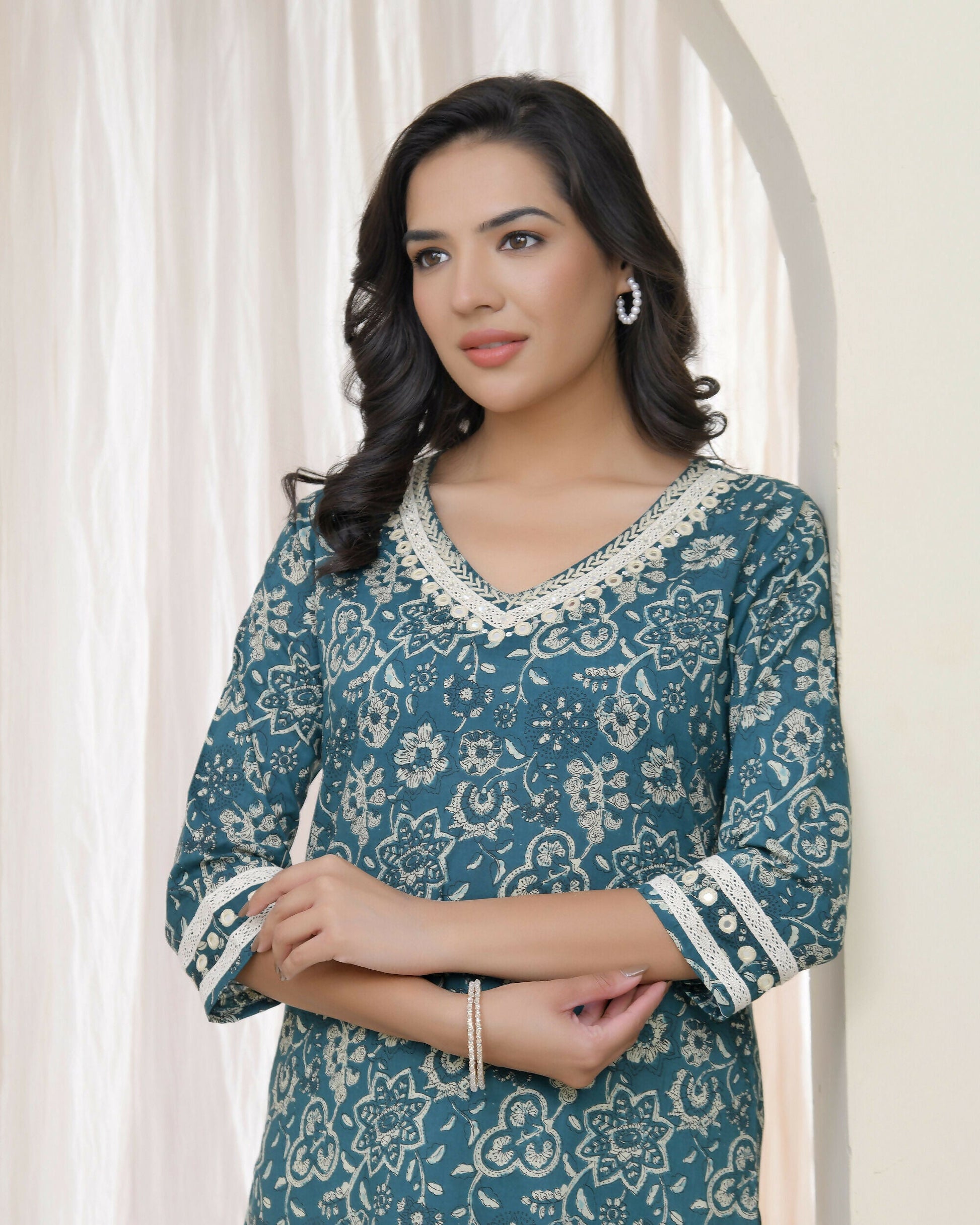 Vaasva Women Ferozi Cotton Printed Straight Kurti With Pant - Swadesiicart