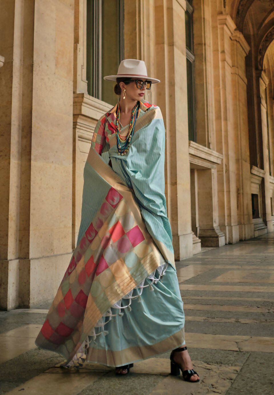 Sky Bluesoft Handloom Sik Zari & Thread Work, Contrast Pallu Saree - Rajtex Kube Silk - Swadesiicart