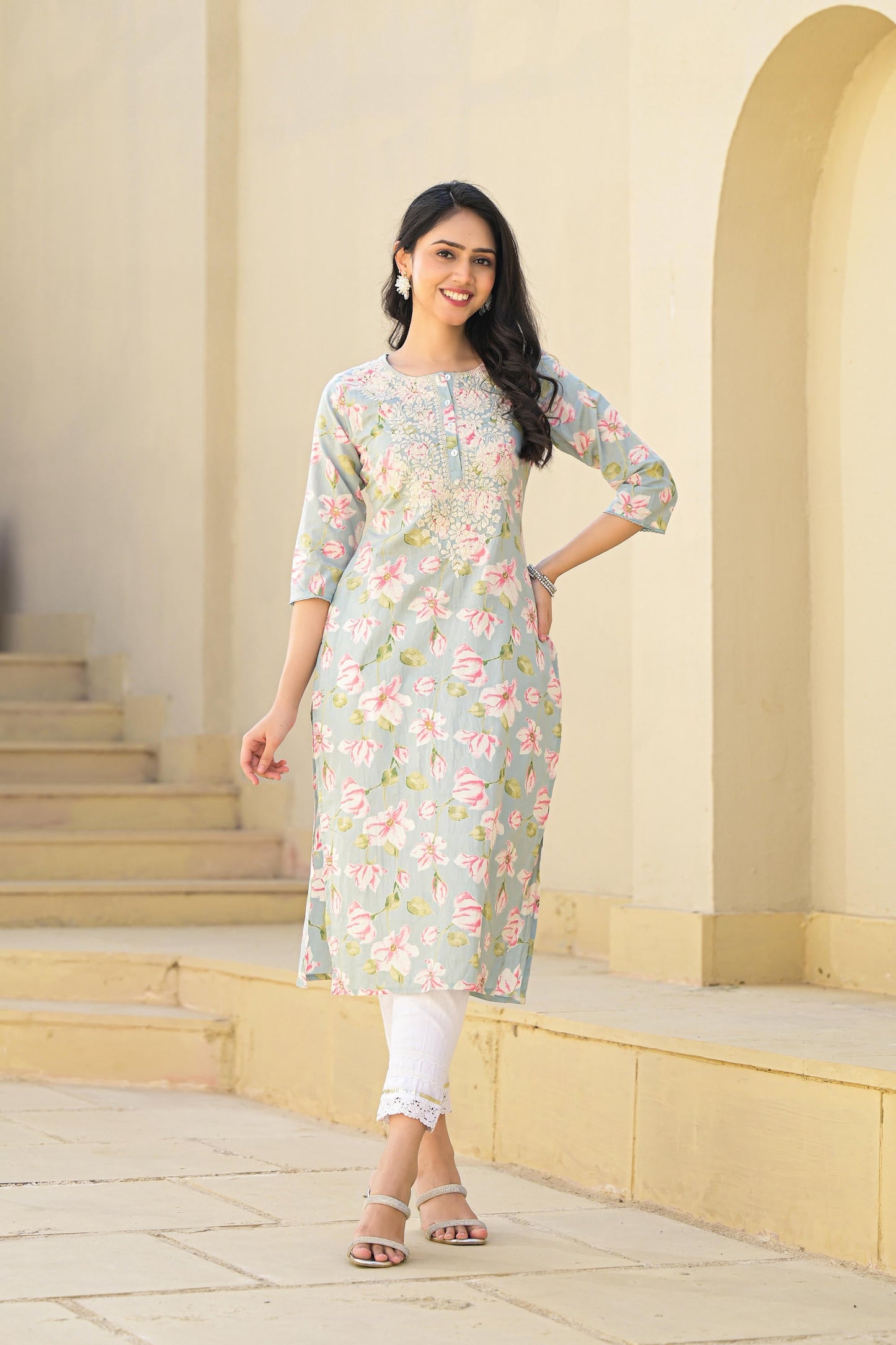 Juniper Women's Green Floral Printed Cotton Kurta With Thread Work & Buttons - Swadesiicart