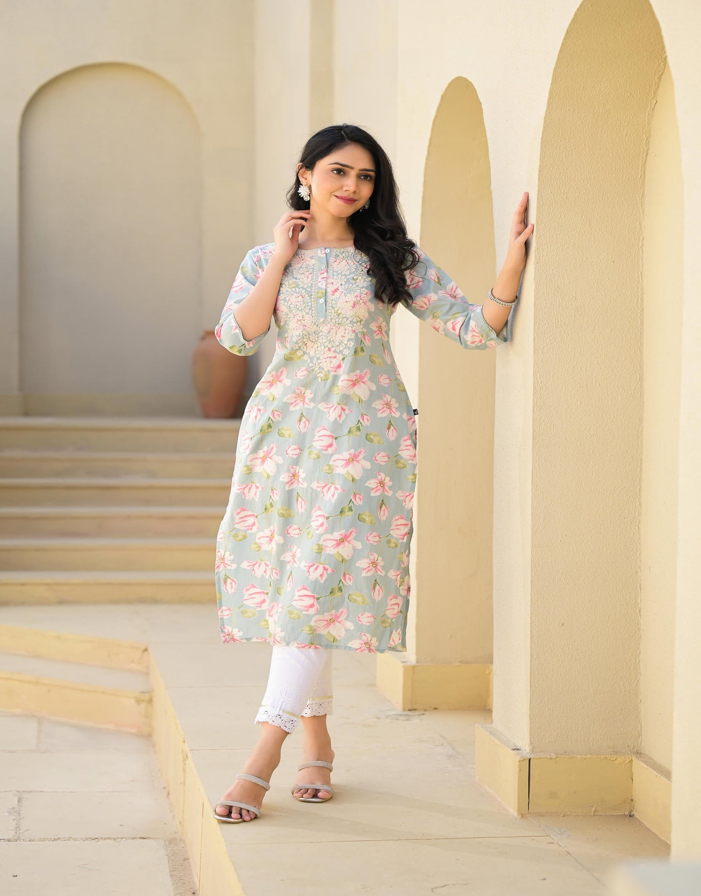 Juniper Women's Green Floral Printed Cotton Kurta With Thread Work & Buttons - Swadesiicart