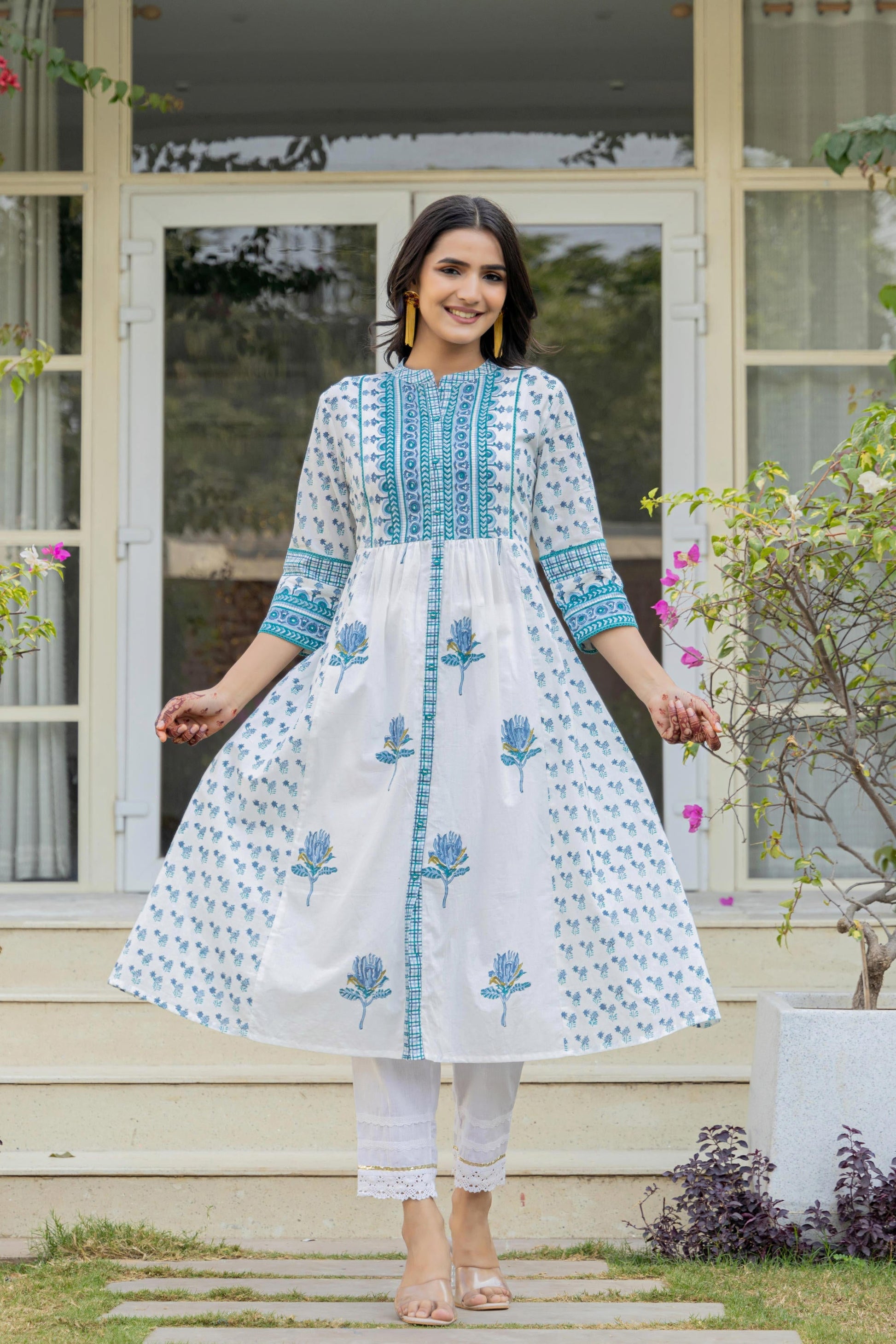 Juniper Women's White Floral Printed Cotton Kurta With Buttons - Swadesiicart
