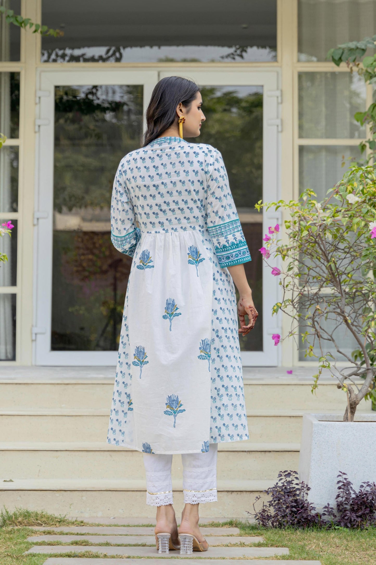 Juniper Women's White Floral Printed Cotton Kurta With Buttons - Swadesiicart