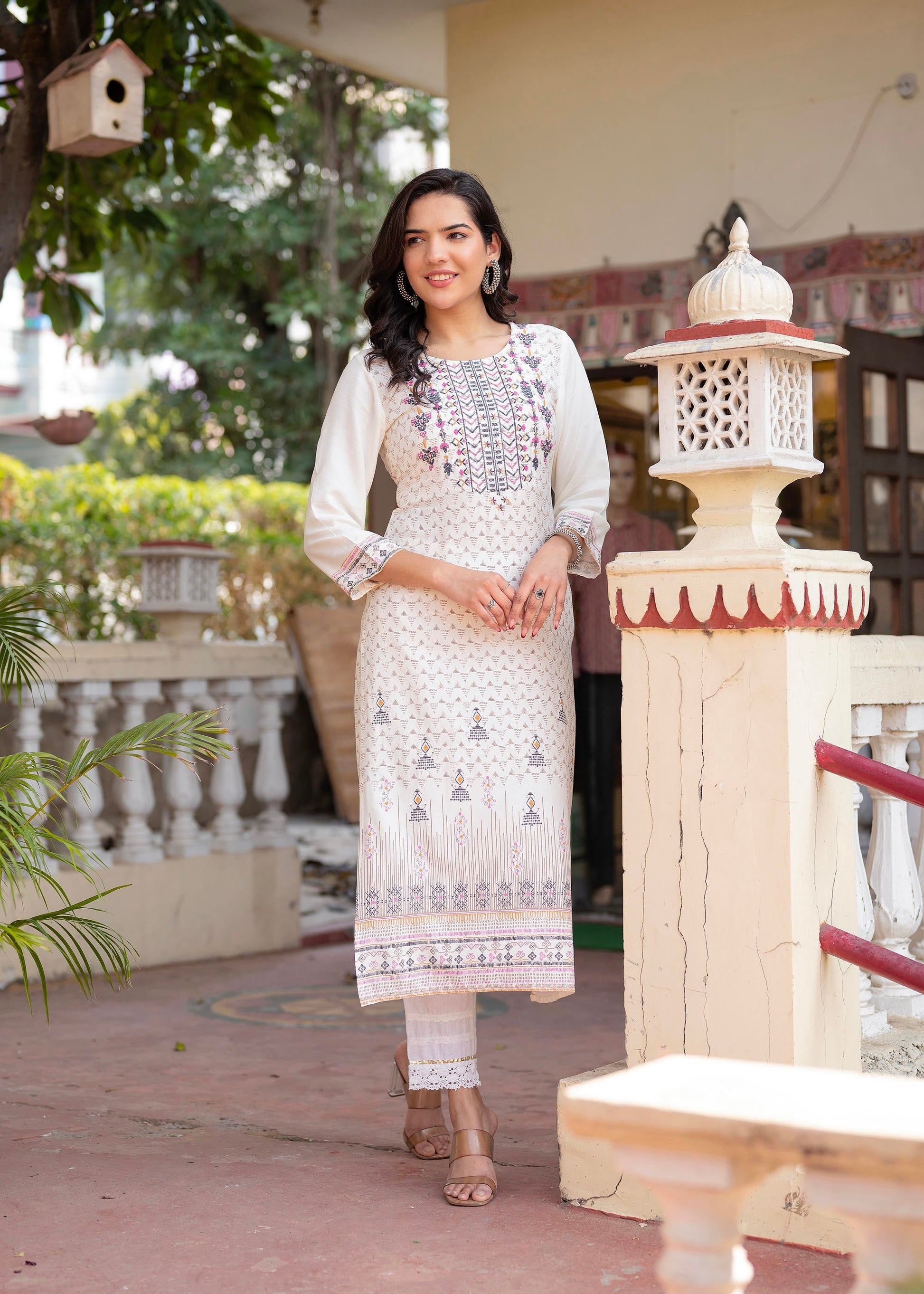 Juniper Off White Viscose Ethnic Motif Kurta With Thread Work - Swadesiicart