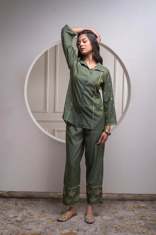 Juniper Fuchsia Green Solid Viscose Tunic And Pants Co-Ord Set With Zari Work And Button Detailing - Swadesiicart