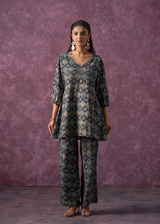 Juniper Women'S Green & Black Cotton Kurta & Pants Co-Ord Set With Ethnic Motifs And Zari Work - Swadesiicart