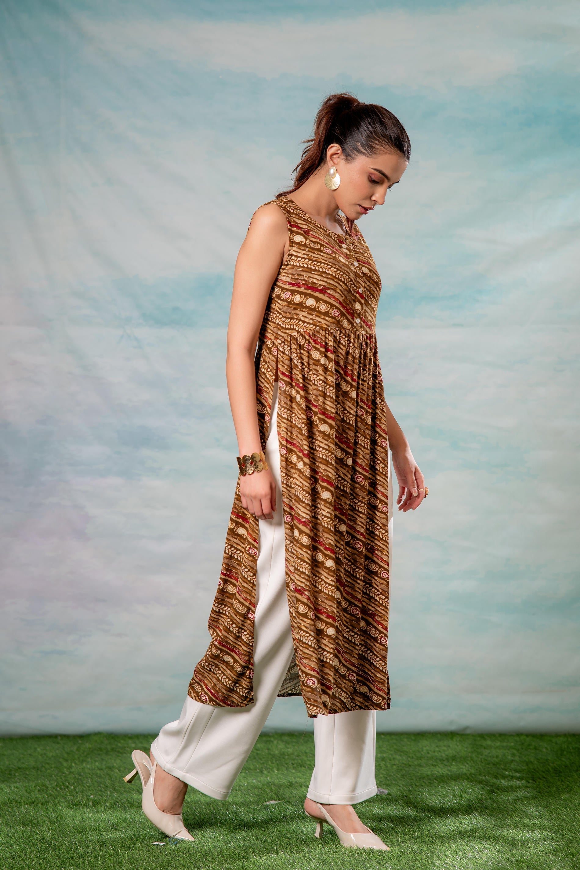 Juniper Women'S Brown Ethnic Motif Printed Sleeveless Kurta - Swadesiicart