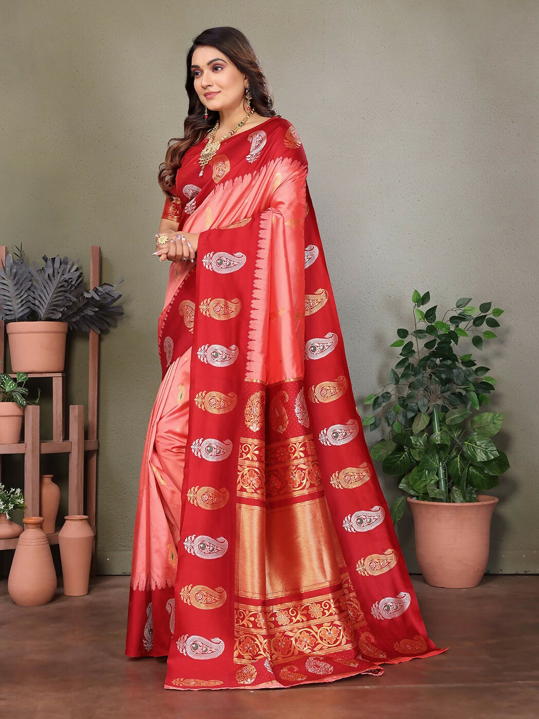 Joban Fashion Banarasi Light Pink Butti Soft Silk Saree | Swadesiicart